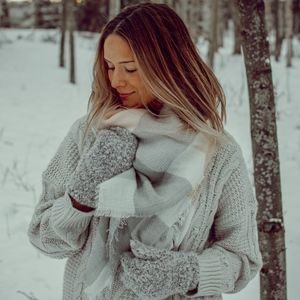 Blanket Scarf (Oversized Square) Plaid- White Rose